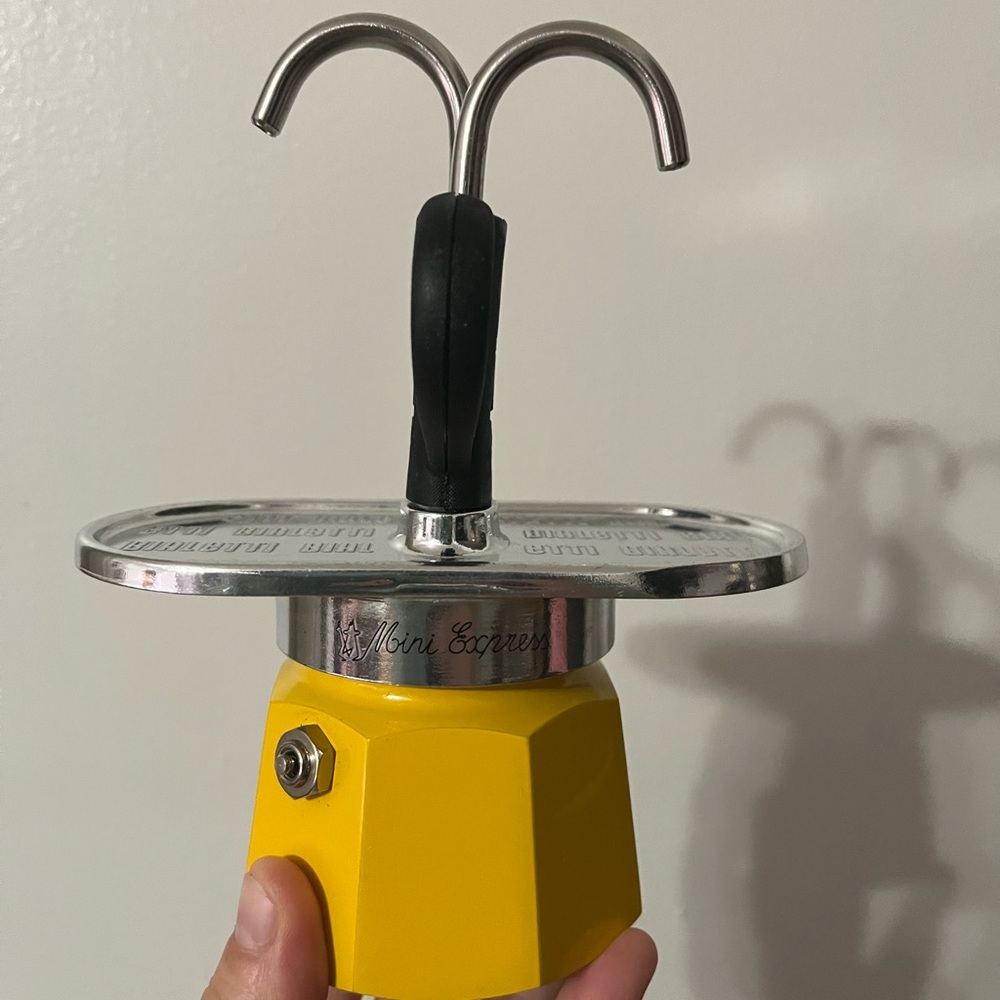 Yellow Mini Bialetti mini express moka maker missing cups